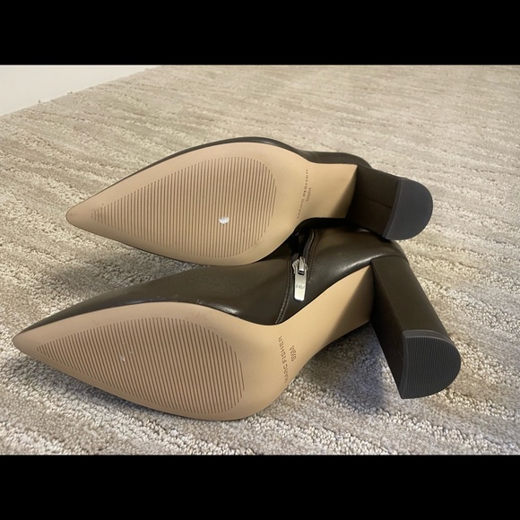 Pointy toe booties. - Picture 5 of 10